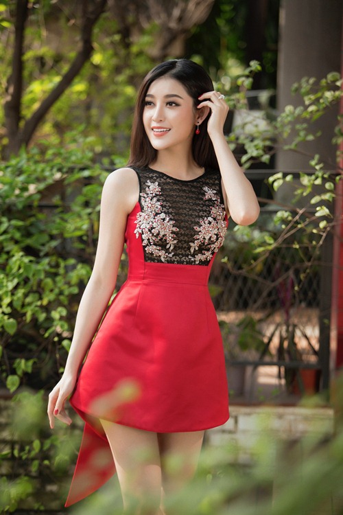 Á hậu Huyền My chăm chỉ chạy show đến ngày 25 Tết âm lịch - 9