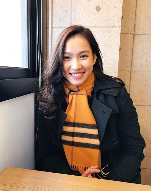 Vương Thu Phương chịu lạnh tê tái để tạo dáng dưới trời mưa tuyết - 1