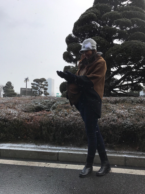 Vương Thu Phương chịu lạnh tê tái để tạo dáng dưới trời mưa tuyết - 8