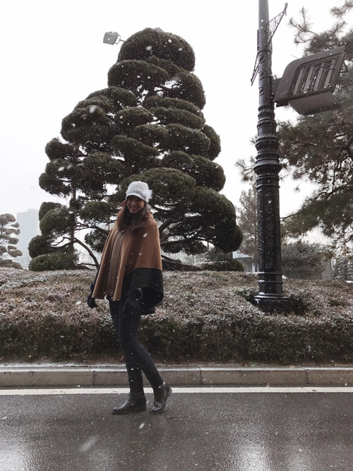 Vương Thu Phương chịu lạnh tê tái để tạo dáng dưới trời mưa tuyết - 6