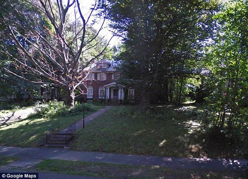 Chị sống cùng nhà với thi thể em gái hơn 1 năm mà không hay biết - 1