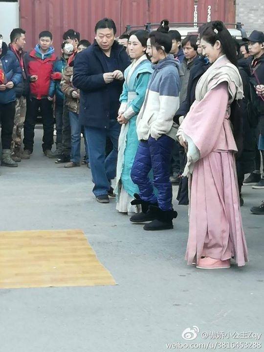 Phạm Băng Băng bây giờ mặc cả quần áo bạn trai đến phim trường - 1