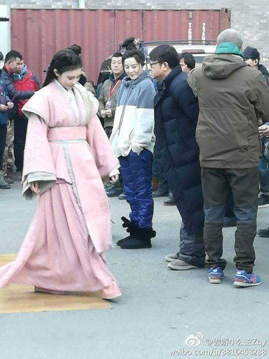 Phạm Băng Băng bây giờ mặc cả quần áo bạn trai đến phim trường - 3