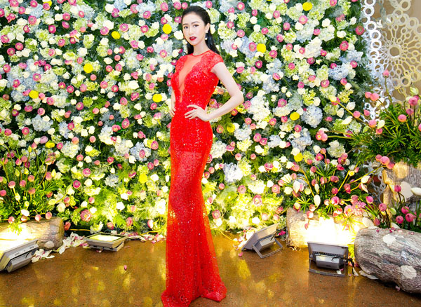 Thời trang sao Việt đẹp: 44 tuổi, 4 con nhưng Thu Phương vẫn trẻ đẹp amp;#34;vô đốiamp;#34; - 10