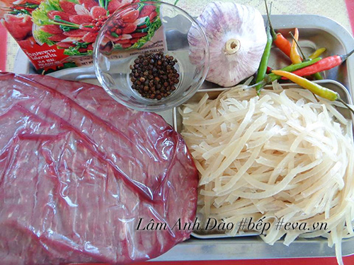 Bỏ túi cách làm nem chua bò siêu ngon đón Tết - 1