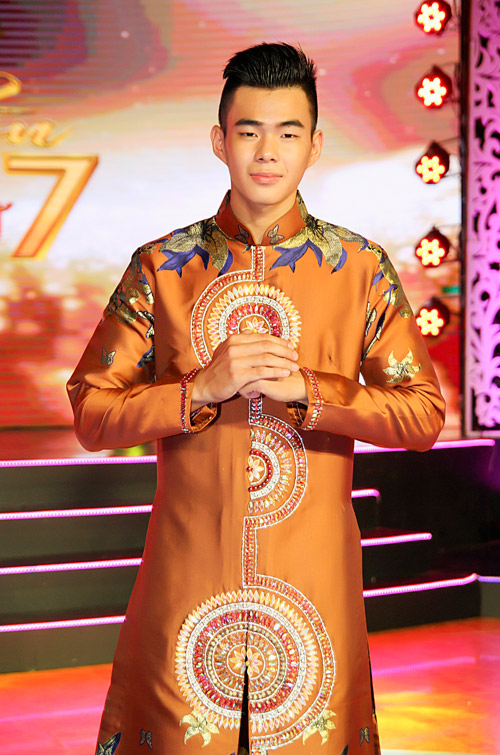 Á vương Ngọc Tình lần đầu khoe em trai 16 tuổi đẹp như hot boy - 5