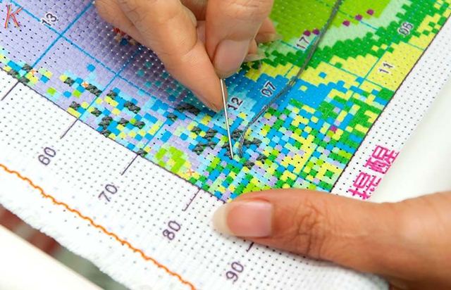 Giặt tranh thêu chữ thập: Phải đủ 6 bước này tranh lên khung mới đẹp và bền lâu - 1