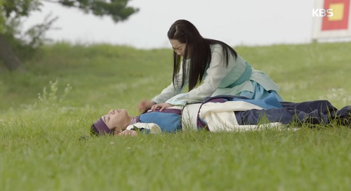 Hwarang tập 10: Cuối cùng, Park Seo Joon cũng hôn được Go Ara - 9