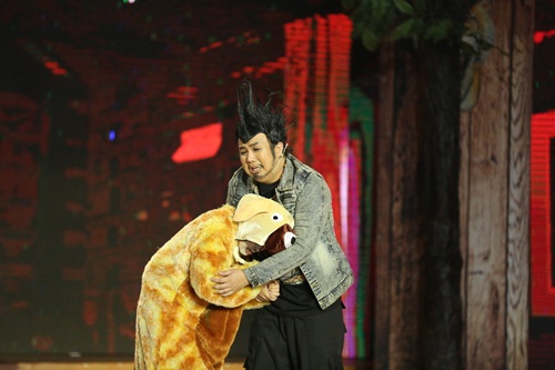 Cười xuyên Việt tập 11: Bà xã của Gia Bảo sụt sùi khóc khi chồng diễn - 4