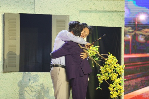 Cười xuyên Việt tập 11: Bà xã của Gia Bảo sụt sùi khóc khi chồng diễn - 13