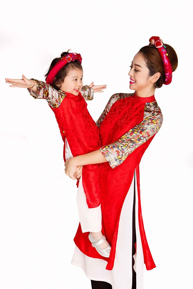 Các sao nhí amp;#34;gọi mùa xuân vềamp;#34; với áo dài sặc sỡ - 4