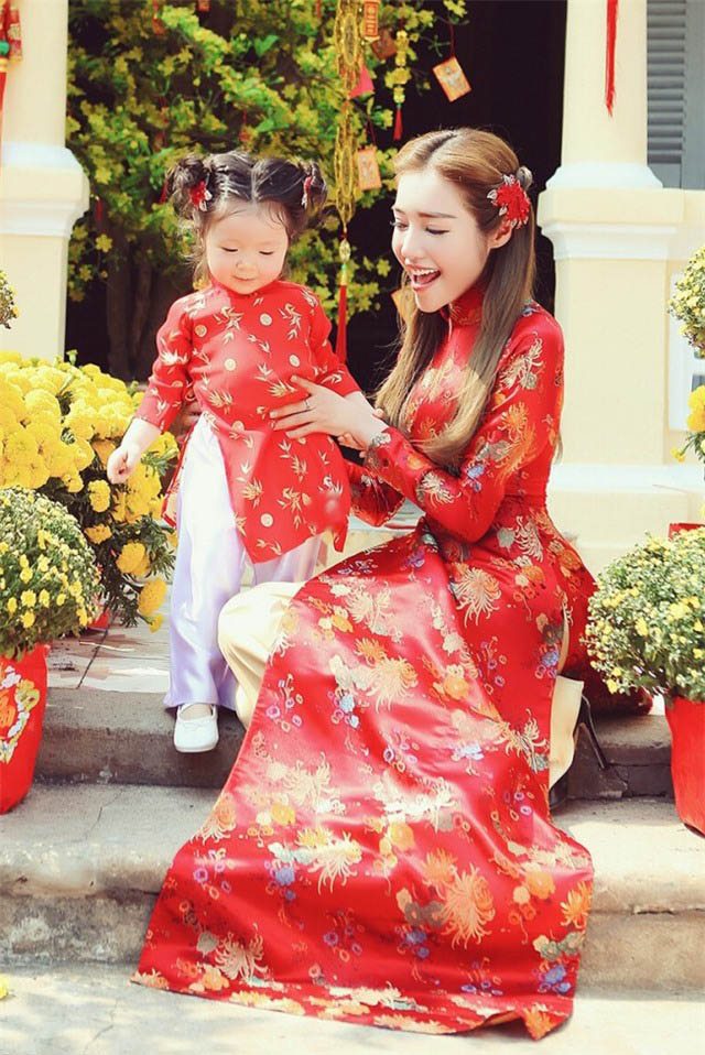 Các sao nhí amp;#34;gọi mùa xuân vềamp;#34; với áo dài sặc sỡ - 5