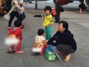Làm mẹ - Hồn nhiên cho con “bĩnh” nơi công cộng – Là yêu thương hay hành động hại chết con trẻ?