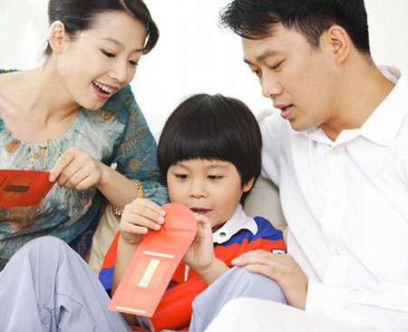 Khổ sở vì chồng sĩ diện, đám nào cũng mừng tuổi 100 nghìn - 1