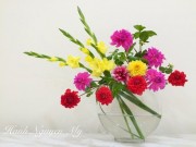 Nhà đẹp - Hướng dẫn 2 cách cắm kết hợp hoa thược dược và lay ơn chỉ mất 10 phút để chơi Tết