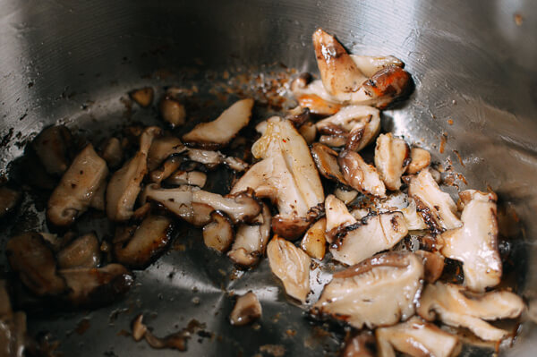 Mì tôm kim chi nóng hổi cho bữa sáng - 1