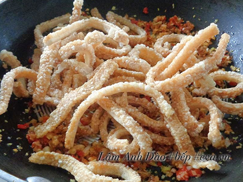 Bì heo chiên giòn xóc muối ớt giòn tan cho gia đình ăn chơi - 10