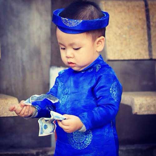 Tết này, không sang chảnh hàng hiệu, sao Việt chỉ thích cho con diện áo dài truyền thống - 14