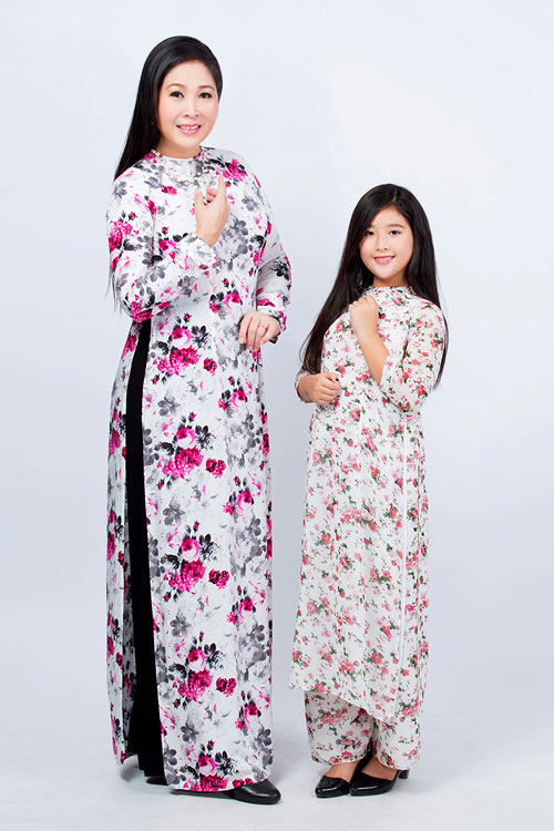 Tết này, không sang chảnh hàng hiệu, sao Việt chỉ thích cho con diện áo dài truyền thống - 12