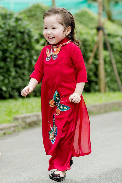 Tết này, không sang chảnh hàng hiệu, sao Việt chỉ thích cho con diện áo dài truyền thống - 7