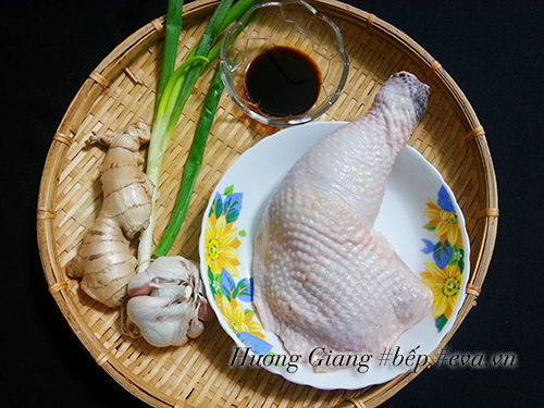 Thay vì gà luộc, chị em hãy thử thịt gà hấp xì dầu dễ nấu mà ngon này nhé! - 1