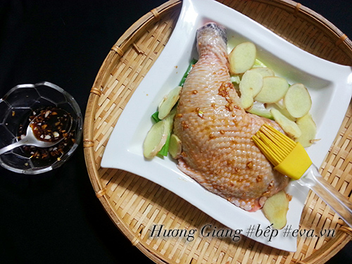 Thay vì gà luộc, chị em hãy thử thịt gà hấp xì dầu dễ nấu mà ngon này nhé! - 2