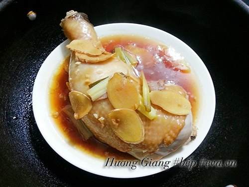 Thay vì gà luộc, chị em hãy thử thịt gà hấp xì dầu dễ nấu mà ngon này nhé! - 4