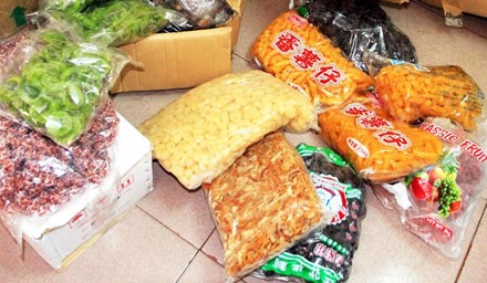 10 tấn mứt hôi mốc suýt ra chợ Tết Đà Lạt - 1