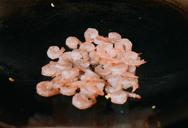 Cơm rang tôm trứng dễ làm, ngon miệng cho bữa sáng - 2