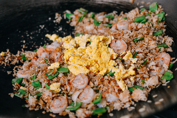 Cơm rang tôm trứng dễ làm, ngon miệng cho bữa sáng - 6