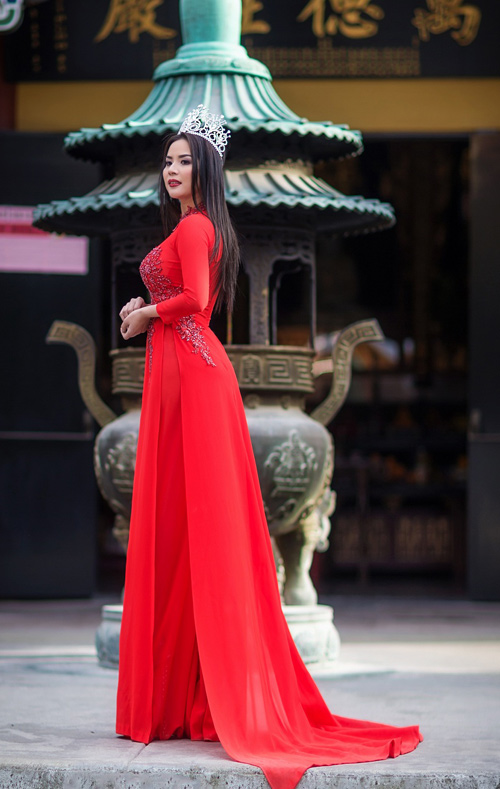 Hoa hậu Người Việt Thế giới 2017 Jasmine Le diện áo dài đi lễ chùa - 4