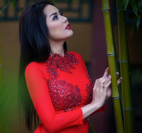 Hoa hậu Người Việt Thế giới 2017 Jasmine Le diện áo dài đi lễ chùa - 6