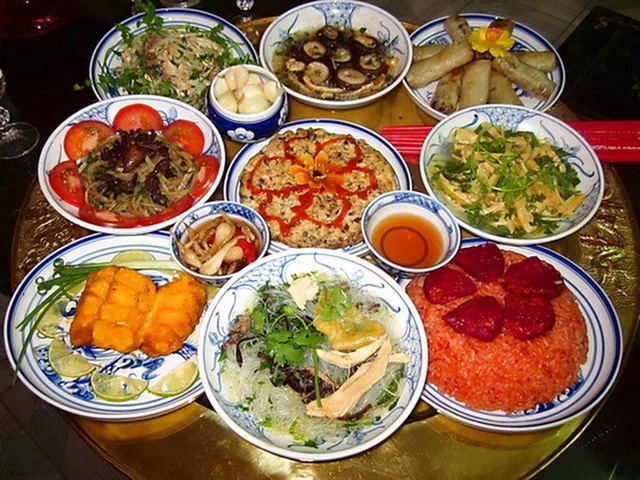 Cách bày mâm cỗ truyền thống cúng gia tiên 4 ngày Tết ai cũng cần biết - 1
