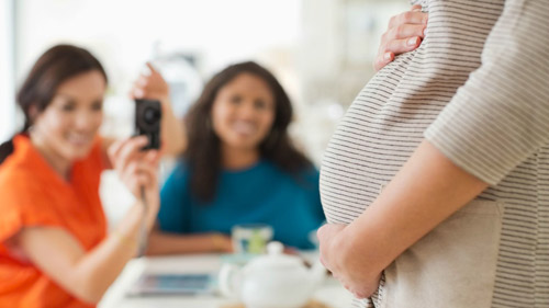 Những kiêng kị cho mẹ bầu ngày Tết đã quá lỗi thời - 2