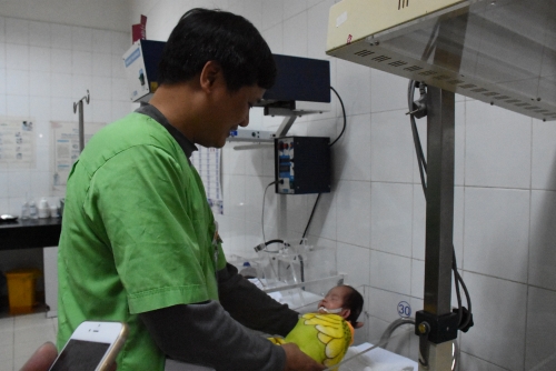 Tâm sự ngày Tết ở nơi trẻ sinh ra chỉ nặng hơn nửa cân - 1