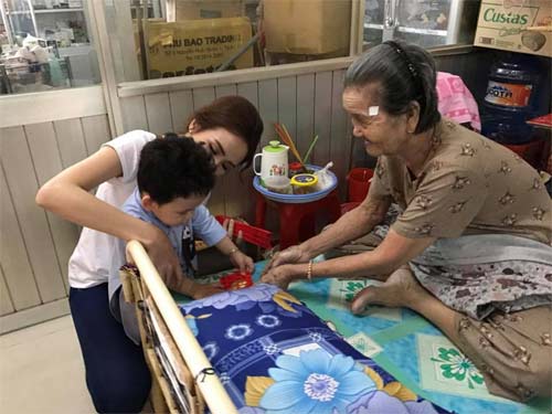 Sao Việt 24h qua: Sao Việt sum vầy bên gia đình đón năm mới Đinh Dậu - 1