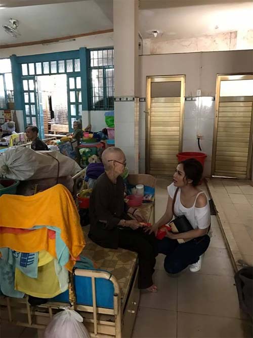 Sao Việt 24h qua: Sao Việt sum vầy bên gia đình đón năm mới Đinh Dậu - 2