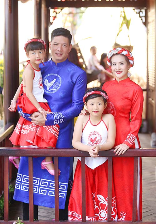 Tết này, không sang chảnh hàng hiệu, sao Việt chỉ thích cho con diện áo dài truyền thống - 4