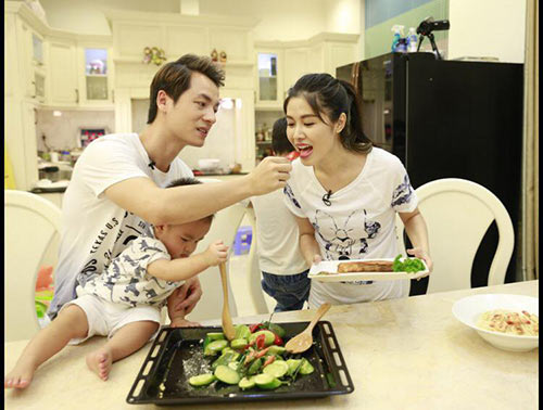 Vợ Đăng Khôi - Hotmom đình đám 2016: Không phải làm mẹ cứ xinh đẹp là bởi amp;#34;có giúp việc chăm conamp;#34; - 3