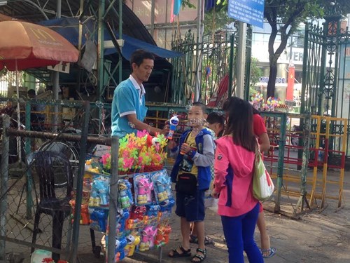 Hàng quán hát amp;#39;điệp khúcamp;#39; tăng giá ngày mùng 1 Tết - 5