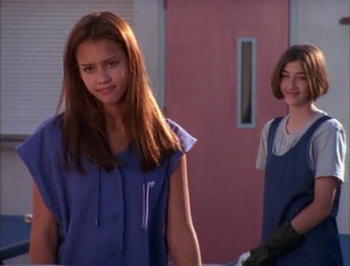 16 năm đã trôi qua, amp;#34;Thiên thần bóng tốiamp;#34; Jessica Alba giờ ra sao? - 2