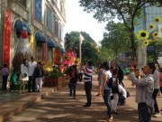 Mua sắm - Giá cả - Hàng quán hát 'điệp khúc' tăng giá ngày mùng 1 Tết