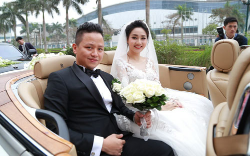 Dàn siêu xe khuấy đảo showbiz Việt 1 năm qua - 1