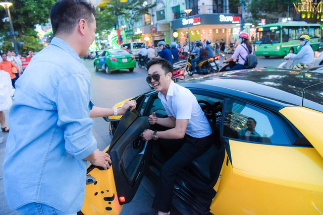 Dàn siêu xe khuấy đảo showbiz Việt 1 năm qua - 14
