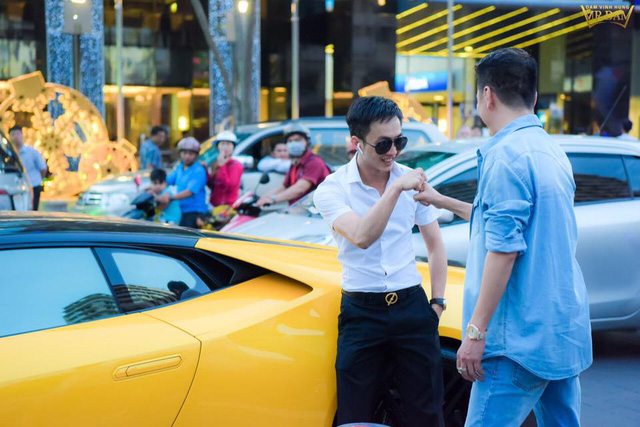 Dàn siêu xe khuấy đảo showbiz Việt 1 năm qua - 15