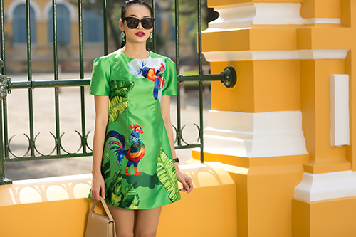 Fashionista Sài Gòn du xuân với váy áo họa tiết gà trống - 7