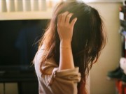 Làm đẹp - Mẹo giúp bạn thoát khỏi mái tóc bết dầu chỉ trong 2 phút mà không cần gội