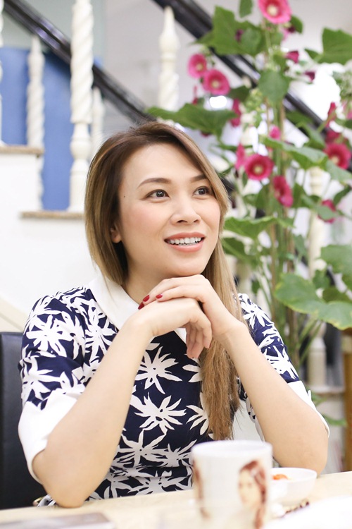 Mỹ Tâm rạng rỡ lì xì đầu năm cho người hâm mộ tại quê nhà - 1
