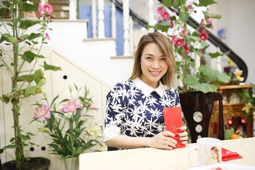Mỹ Tâm rạng rỡ lì xì đầu năm cho người hâm mộ tại quê nhà - 7