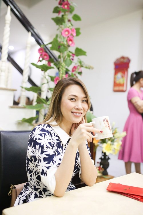 Mỹ Tâm rạng rỡ lì xì đầu năm cho người hâm mộ tại quê nhà - 8